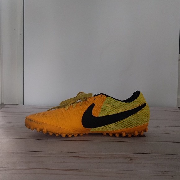 Soccer shoes (meant for turf) - Picture 2 of 4